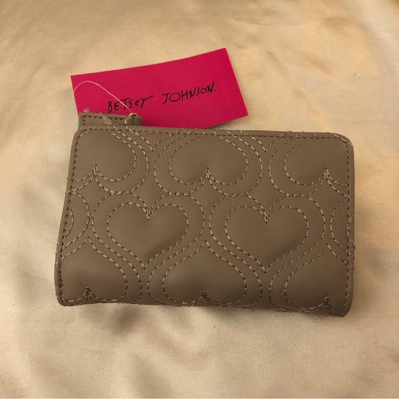 Betsey Johnson Gray Faux Leather Bifold Wallet Quilted Stitched Heart NWT - Picture 5 of 14
